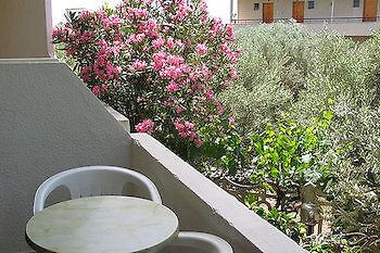 Voula Apartments Aegina Eksteriør billede
